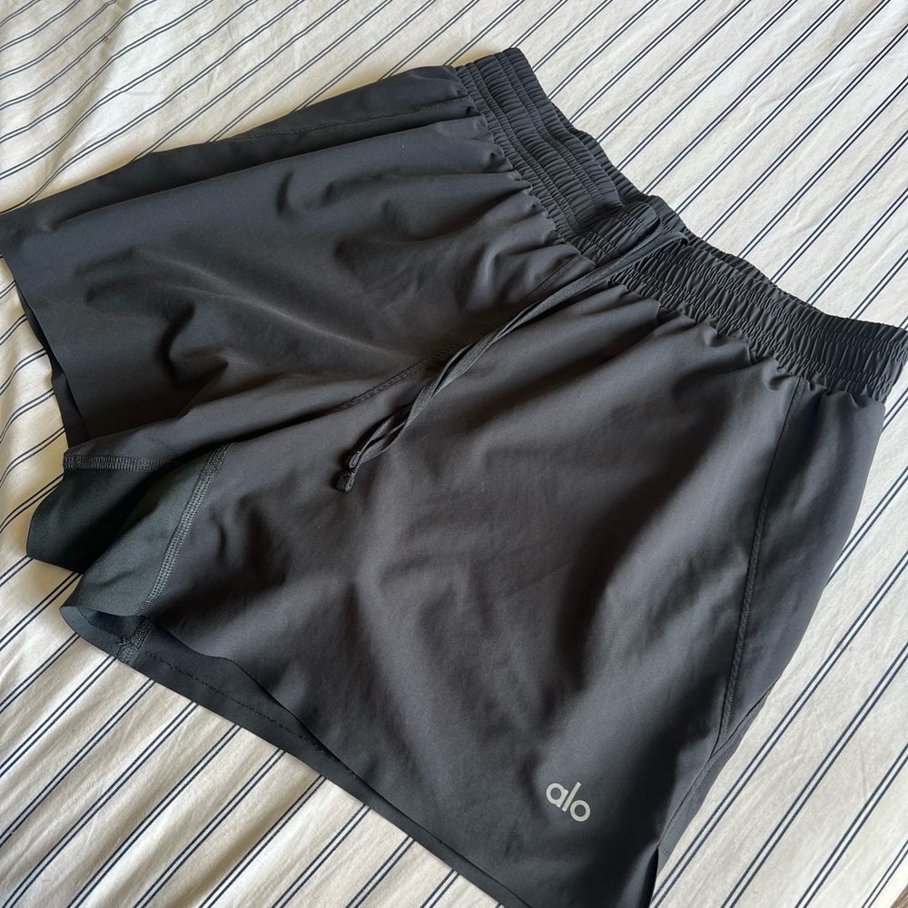 ALO Yoga Women's Athletic Black Shorts Size Medium - Picture 3 of 8